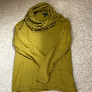 Apropos cowl neck sweater, EUC